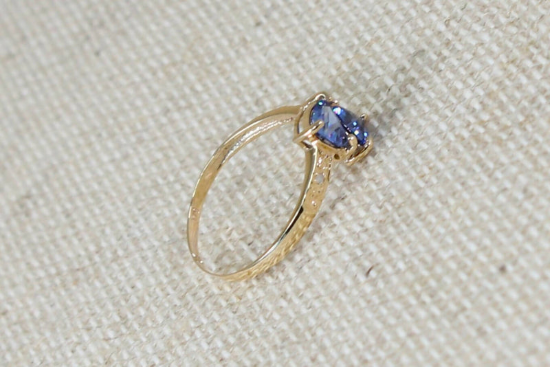 9ct Gold & Blue Iolite Ring