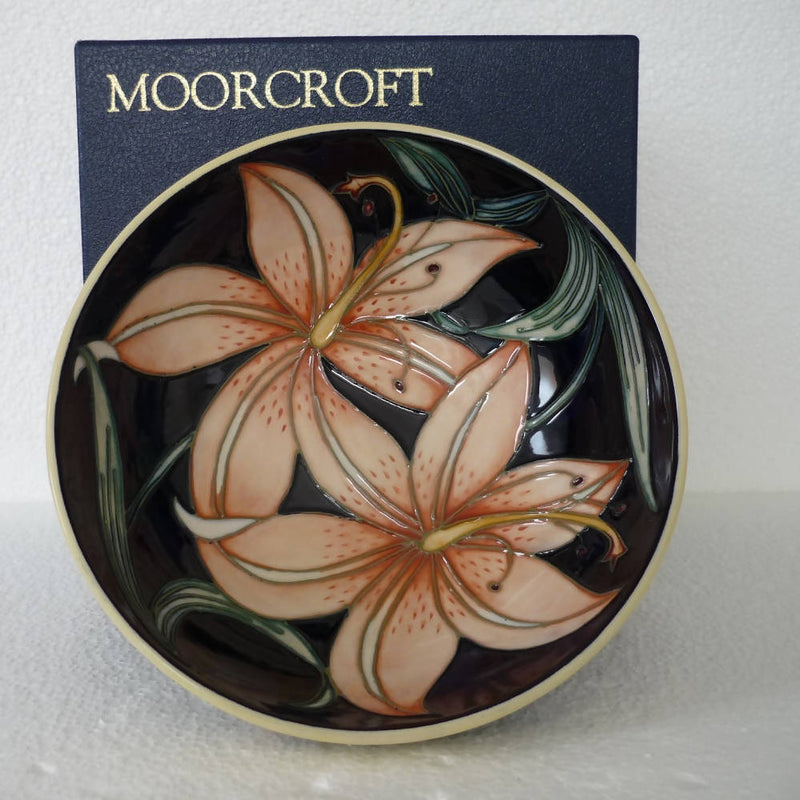 A Moorcroft Bowl in the Pink Damask Pattern by Philip Gibson. Dia 164mm.