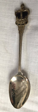 Cased set of Royal commemorative silver plated teaspoons with crown terminals.