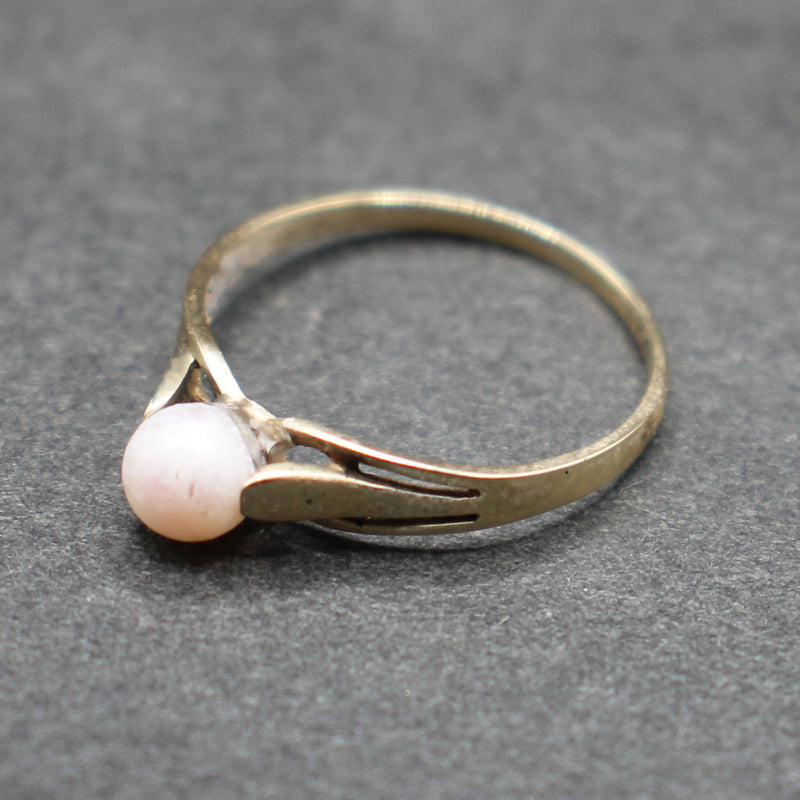 9ct gold pearl ring