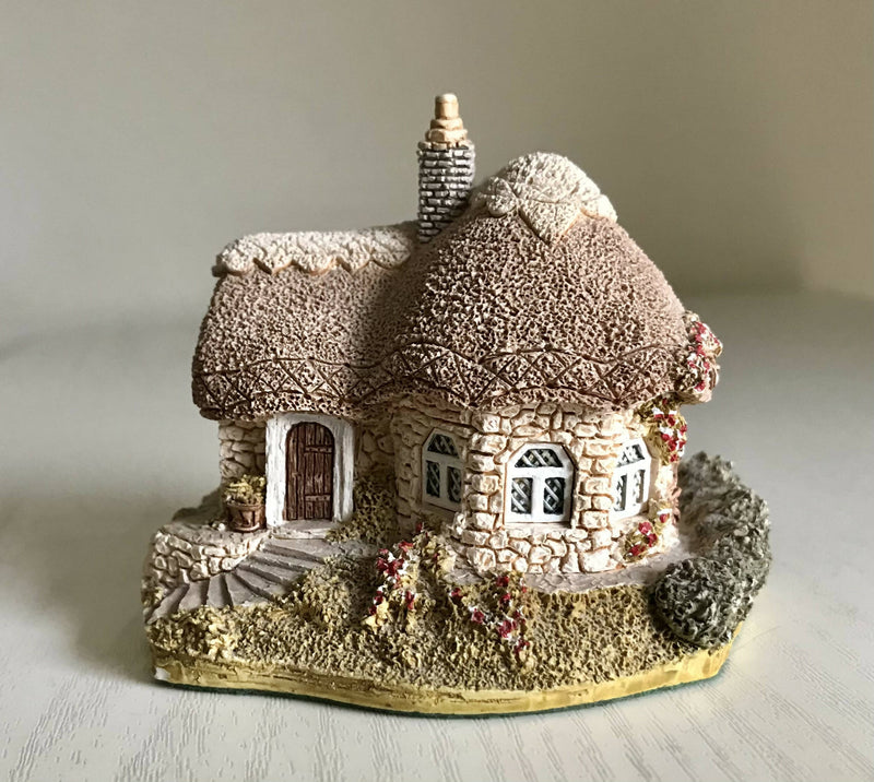 Lilliput Lane Chine Cot.