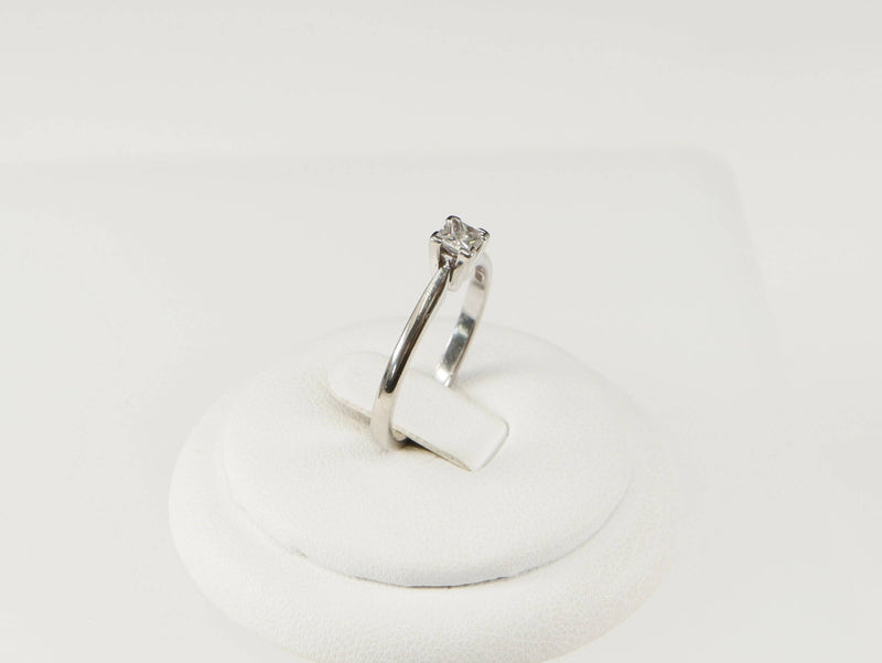 18ct White Gold Princess cut Diamond Solitaire Ring