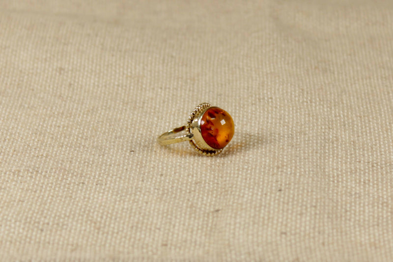 Vintage 8ct Gold & Amber Ring