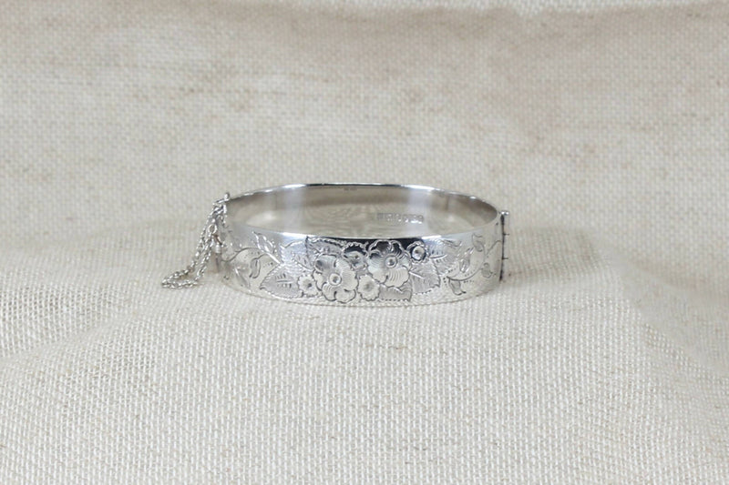 Vintage Solid Silver Hinged Bangle