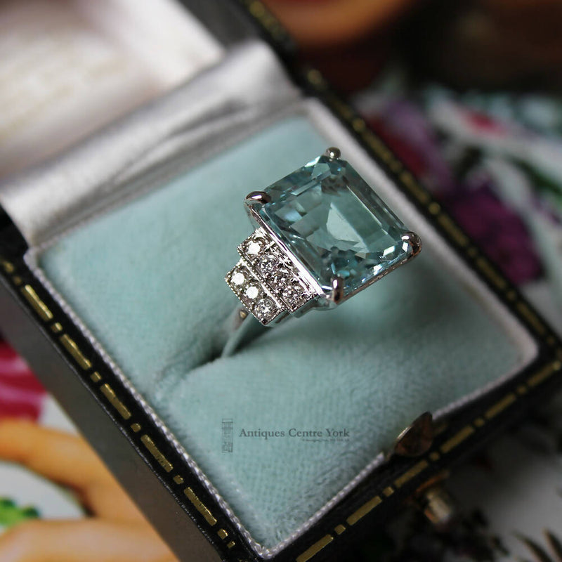 18ct White Gold "Deco Style" Aquamarine & Diamond Ring
