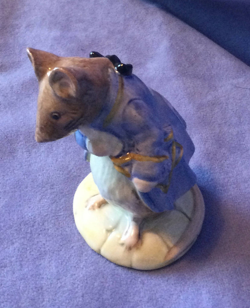 Royal Albert Gentleman Mouse Made A Bow Figure Beatrix Potter mouse takes a bow Figurine