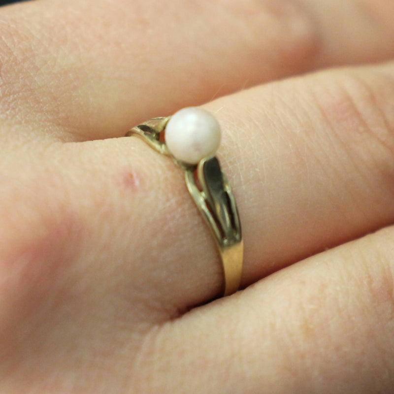 9ct gold pearl ring