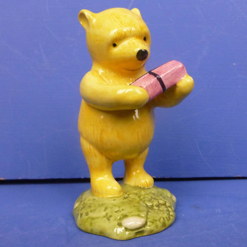 Royal Doulton Figurine Winnie The Pooh And The Present WP18