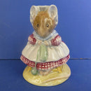 Beswick Beatrix Potter Figurine - The Old Woman Who Lived In A Shoe Knitting BP10A