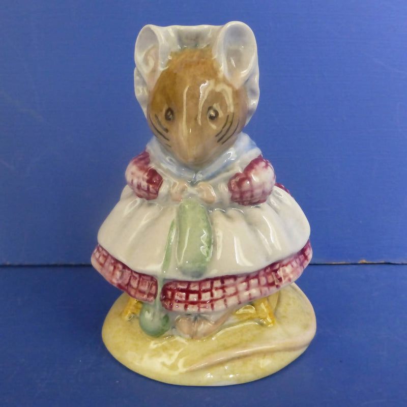 Beswick Beatrix Potter Figurine - The Old Woman Who Lived In A Shoe Knitting BP10A