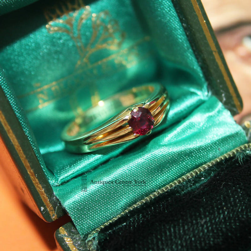 Antique Gents 18ct Gold Ruby Single Stone Ring