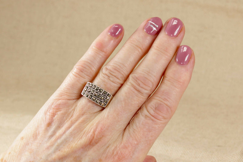 A Silver 925 & Marcasite Ring