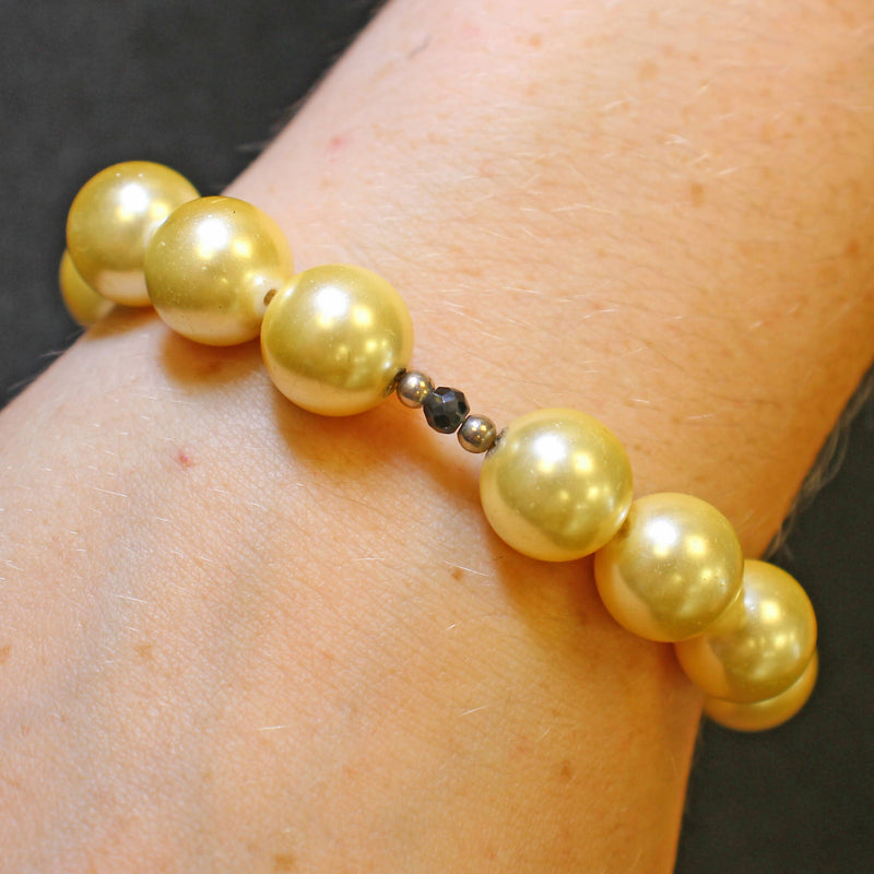 Bridget: Champagne shell bead bracelet