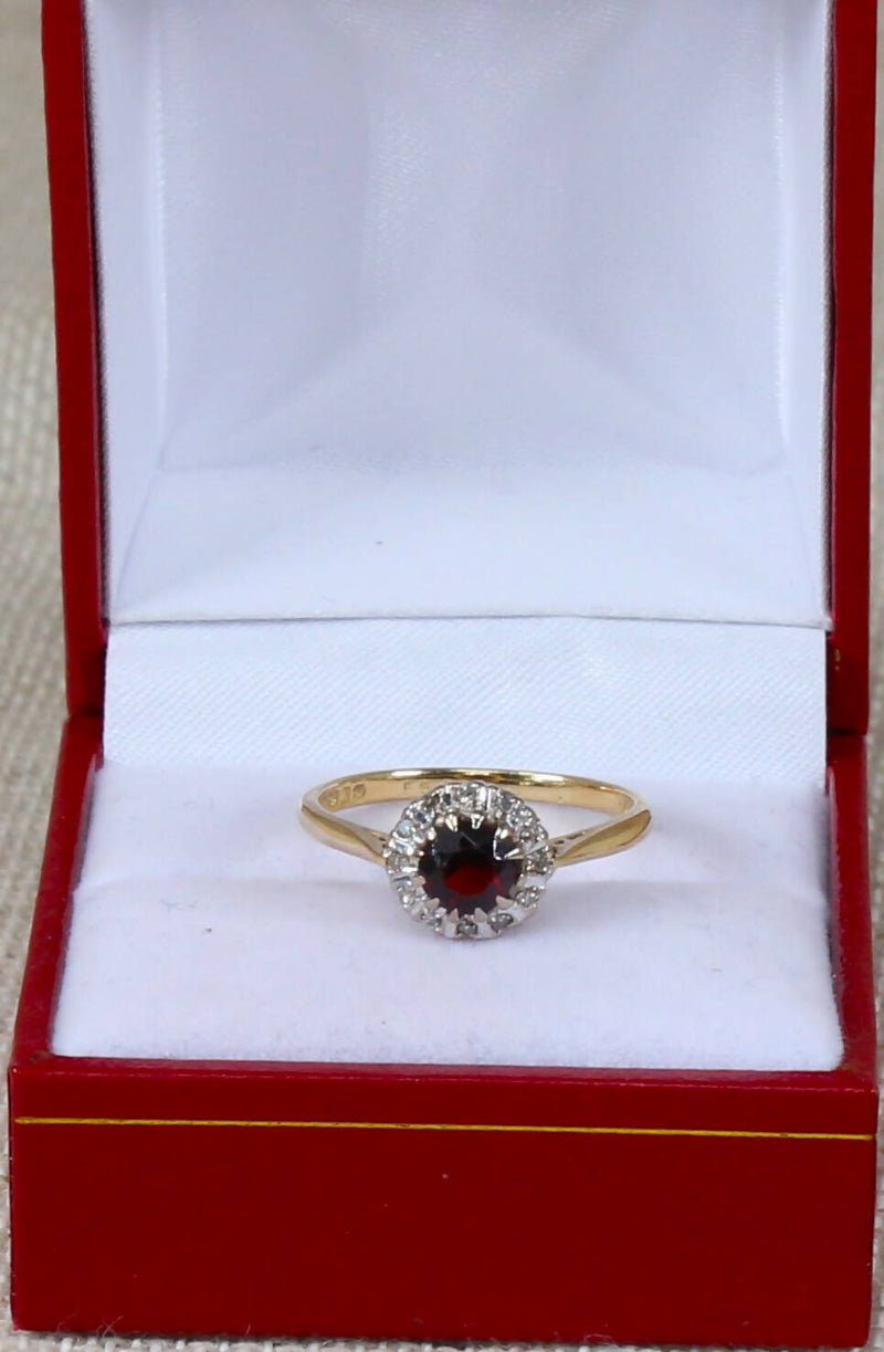 Vintage 18ct Gold Garnet & Diamond Cluster Ring