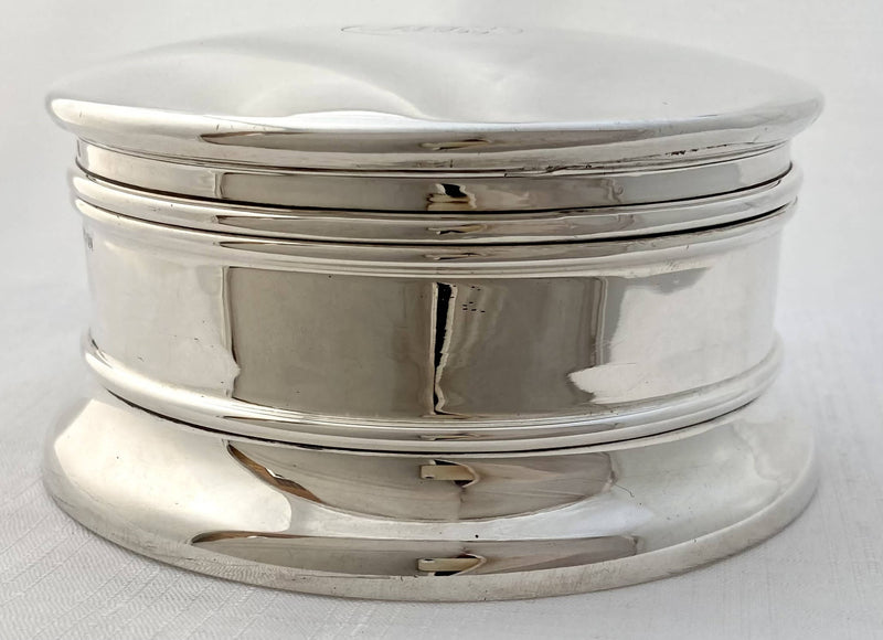 George V Silver Circular Box. Birmingham 1928 Hamilton & Co. (of Calcutta).