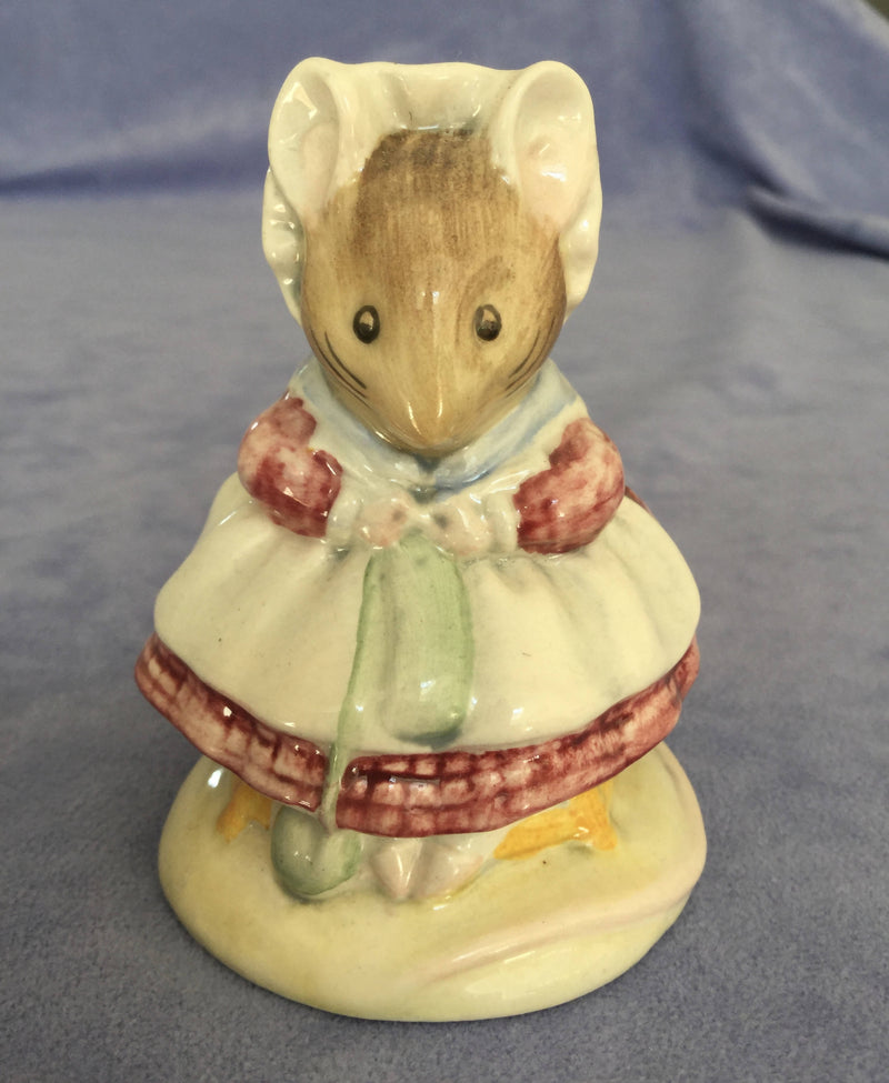 Royal Albert Beatrix Potter Figure The Old Woman Who Lived In A Shoe knitting