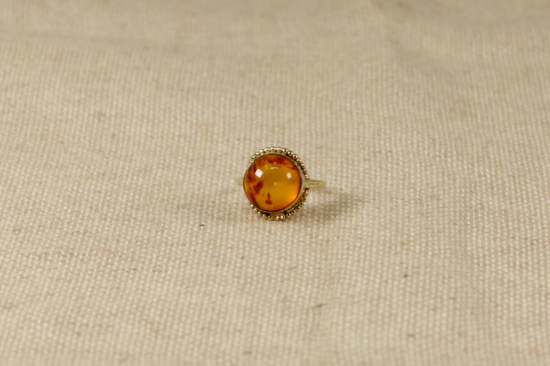 Vintage 8ct Gold & Amber Ring