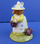 Royal Doulton Brambly Hedge Figurine Primrose Picking Berries DBH33