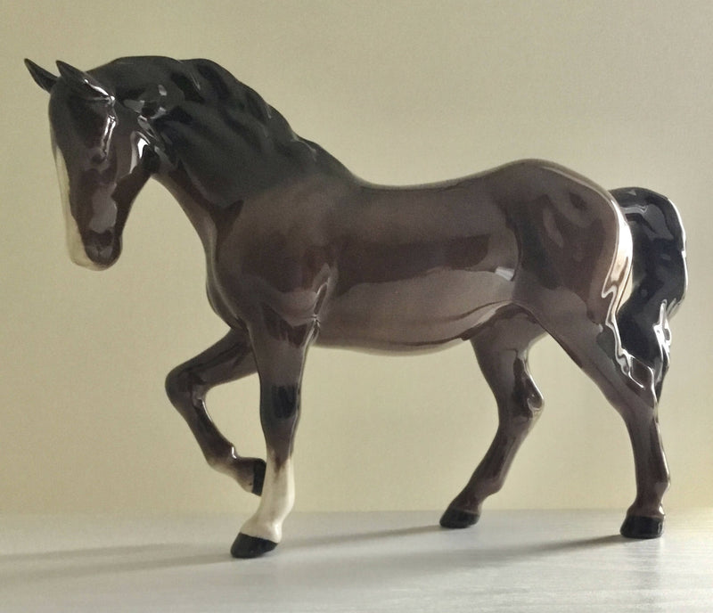 Beswick Stocky Jogging Mare Horse.