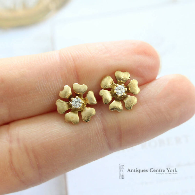 18ct Diamond Flower Earrings 0.20ct