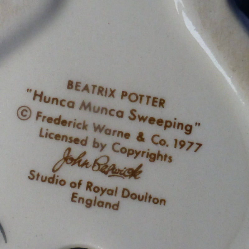 Beswick Beatrix Potter Figurine Hunca Munca Sweeping (Signature Backstamp) BP4