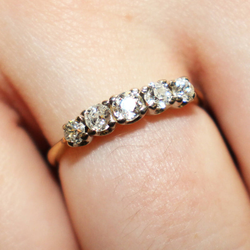 18ct gold five stone diamond ring, size M