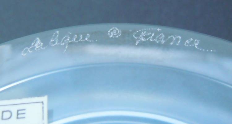 Lalique "Dahlia" powder pot/box,