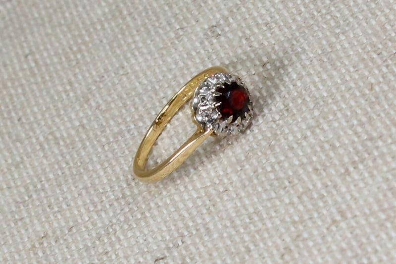 Vintage 18ct Gold Garnet & Diamond Cluster Ring