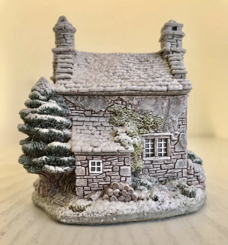 Lilliput Lane Patterdale Cottage. Christmas Collection.
