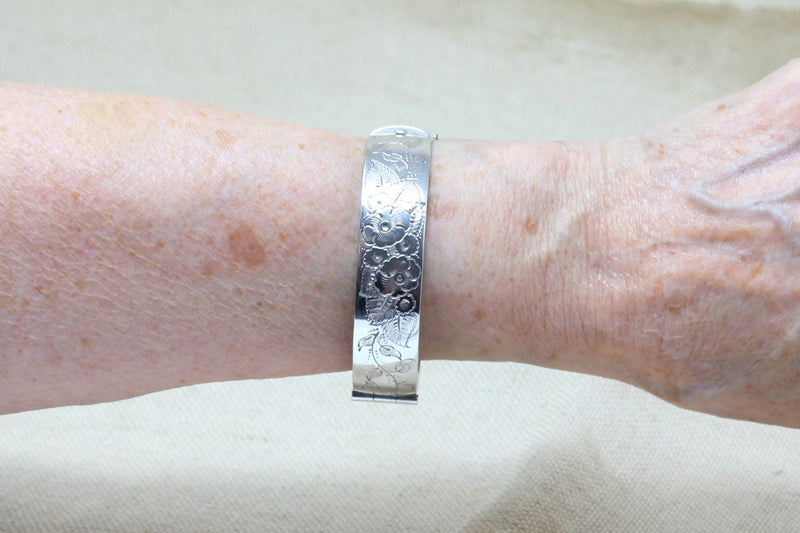 Vintage Solid Silver Hinged Bangle