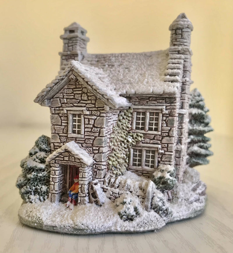 Lilliput Lane Patterdale Cottage. Christmas Collection.