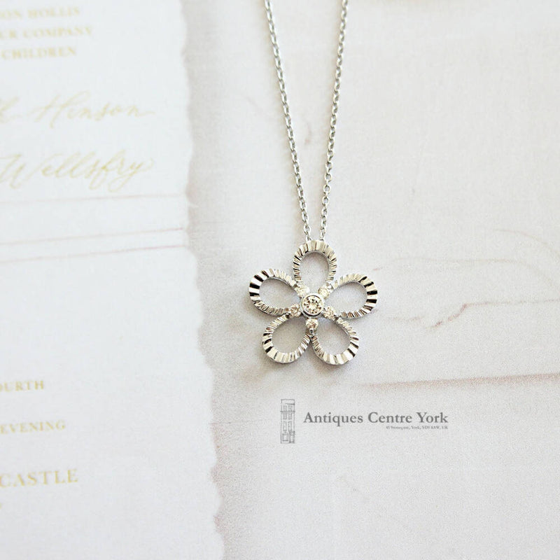 18ct White Gold Diamond Flower Pendant 0.20ct