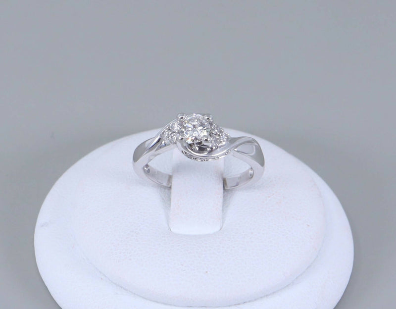 18ct White Gold Diamond Solitaire Cluster Ring