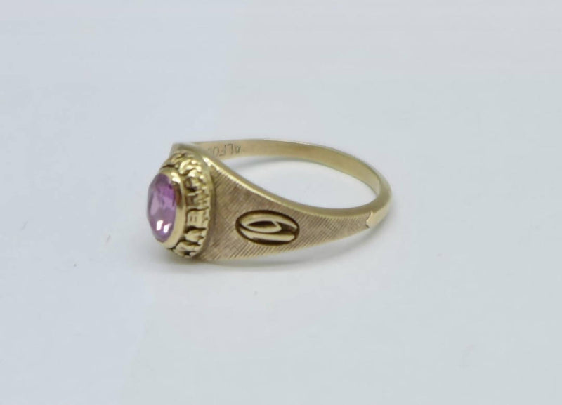 10ct Gold 1981 Graduation Ring - Size M