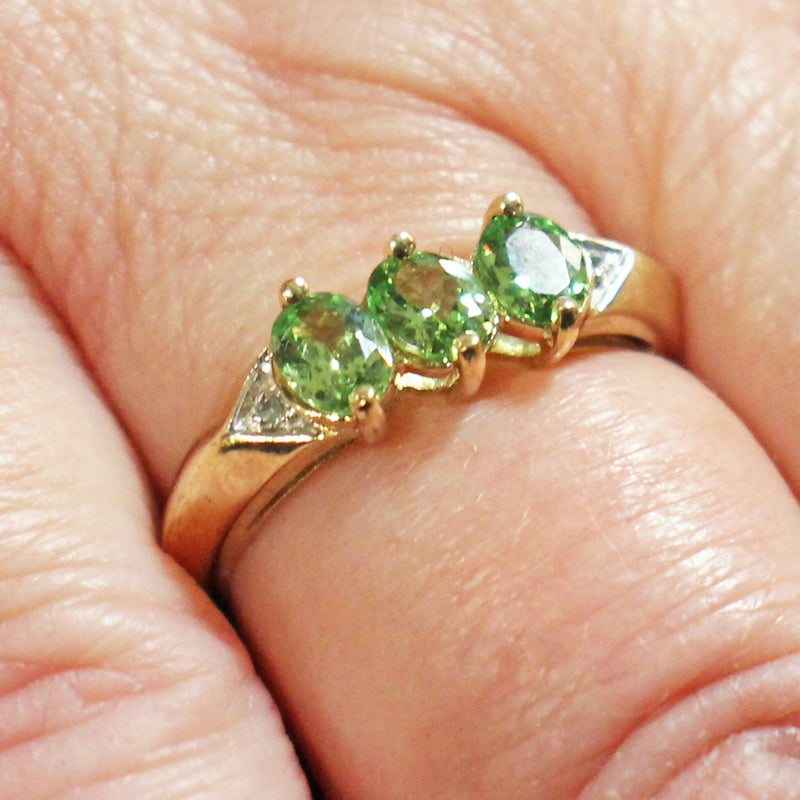 9ct gold peridot and diamond ring