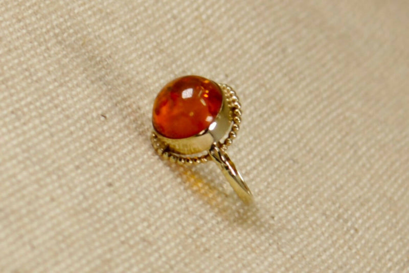 Vintage 8ct Gold & Amber Ring