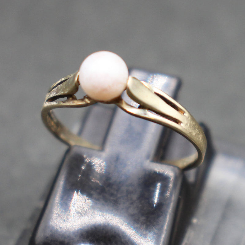 9ct gold pearl ring