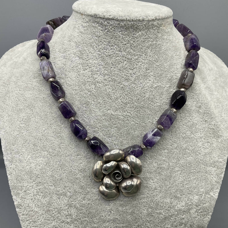 Silver and amethyst ncklace