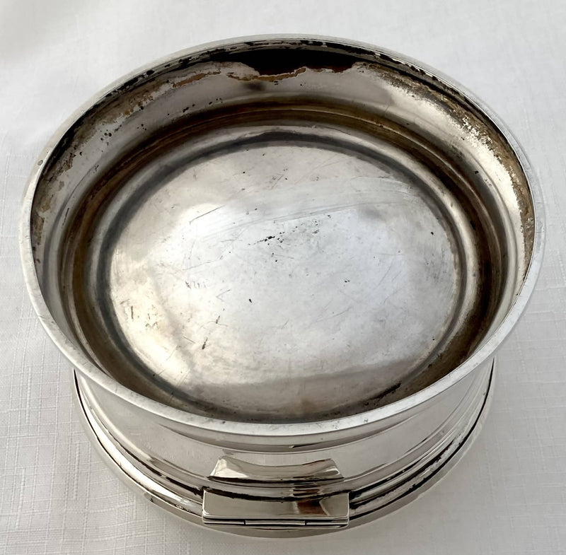 George V Silver Circular Box. Birmingham 1928 Hamilton & Co. (of Calcutta).