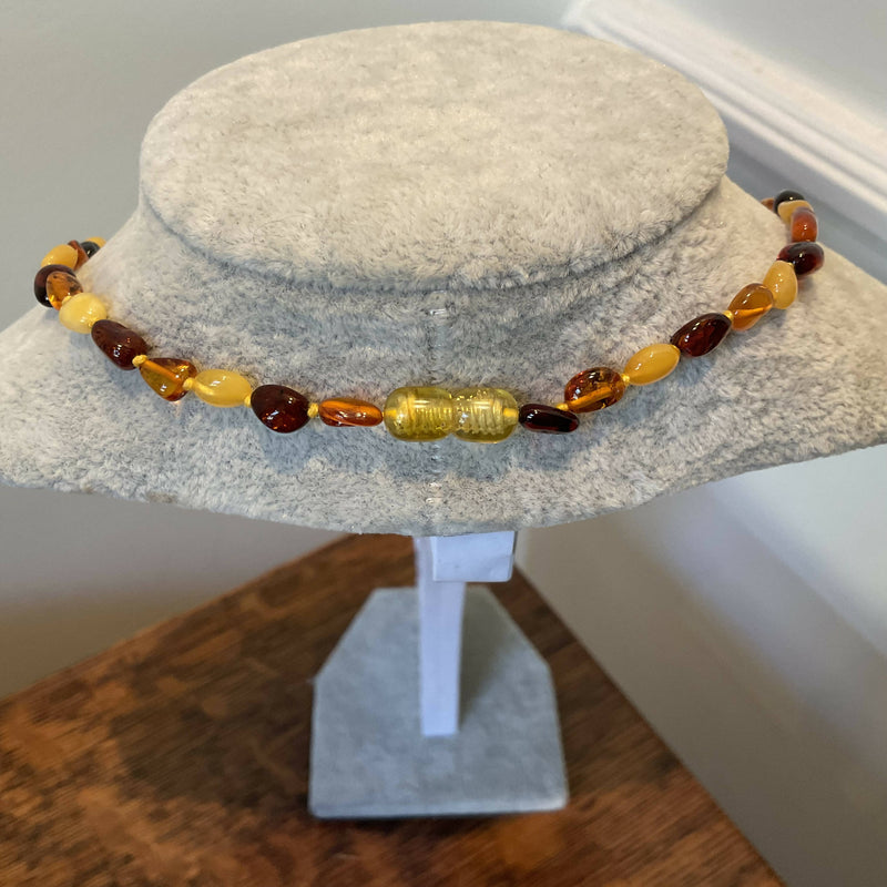 Varicoloured amber necklace