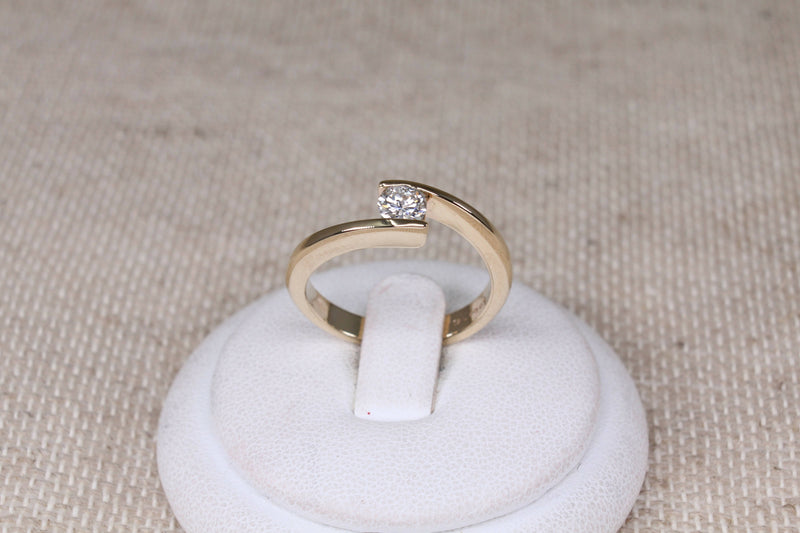 9ct Gold & Diamond Solitaire Ring