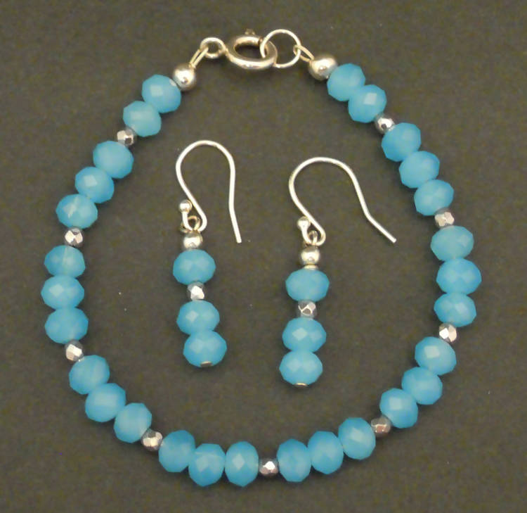 Bridget: Chalcedony quartz bracelet-earring set (032)