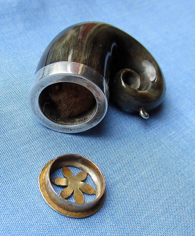 Miniature Horn & Silver Mounted Vinaigrette/Edinburgh 1896/Sponge
