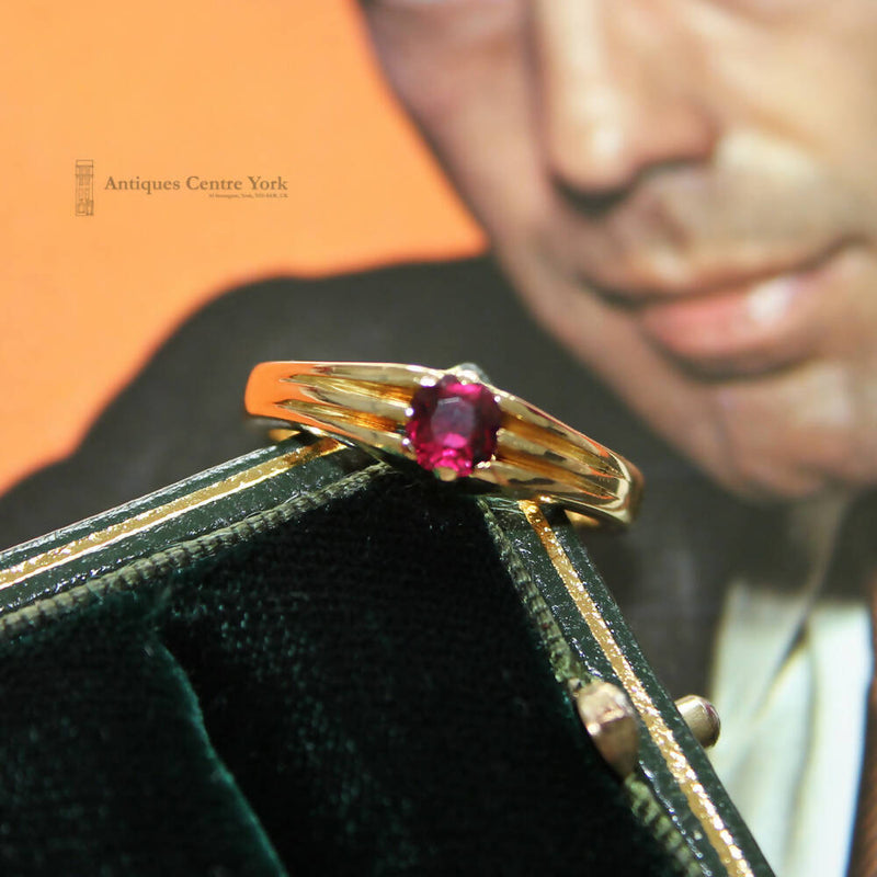 Antique Gents 18ct Gold Ruby Single Stone Ring