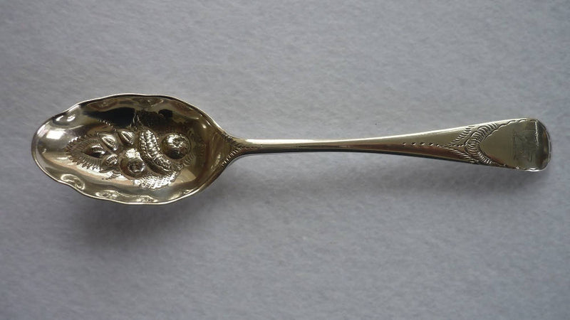 An Antique Sterling Silver Berry Spoon Hallmarked London 1913 (137mm 25g)