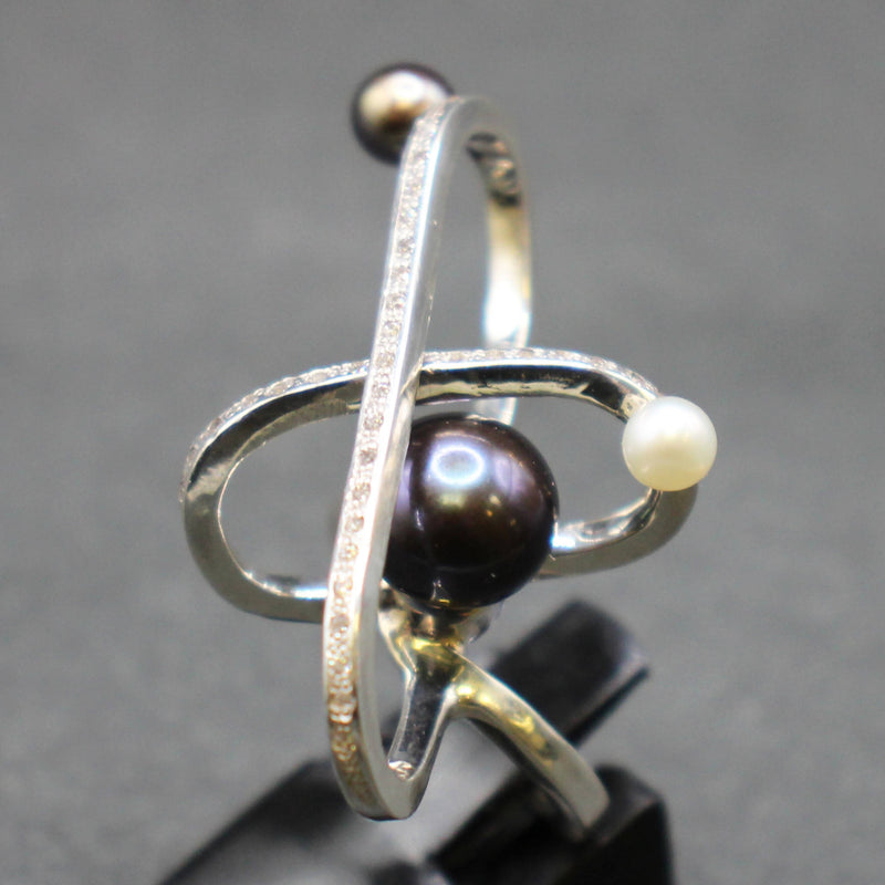 Jake: Silver planet ring set with pearls